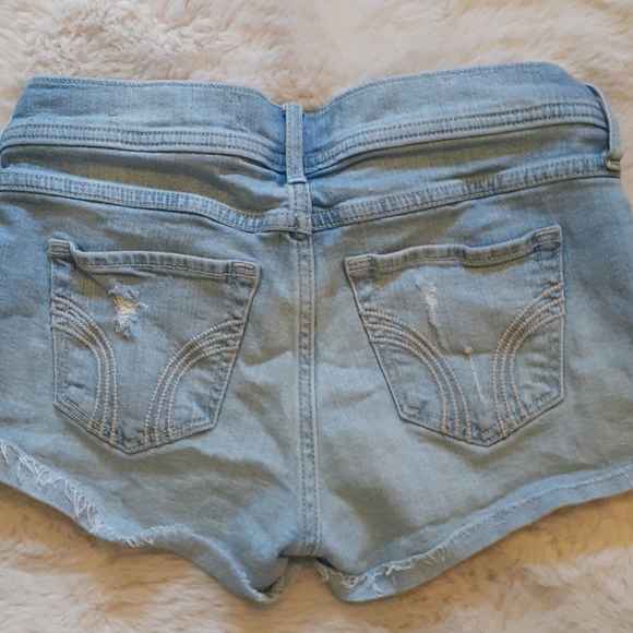 Hollister Short Shorts - Picture 2 of 5